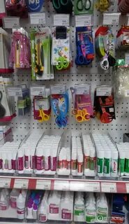 В магазине канцтоваров продается 112