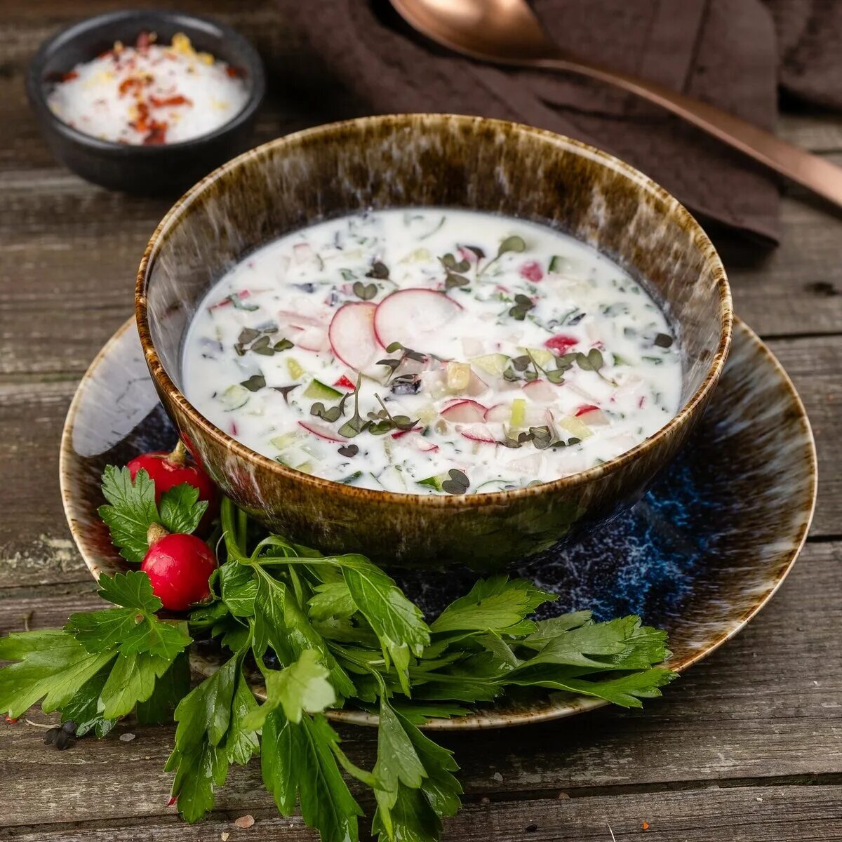 Окрошка национальное блюдо какой страны. Окрошка на мацони. грузинская окрошка. грузинская окрошка с мацони. кубанская окрошка.