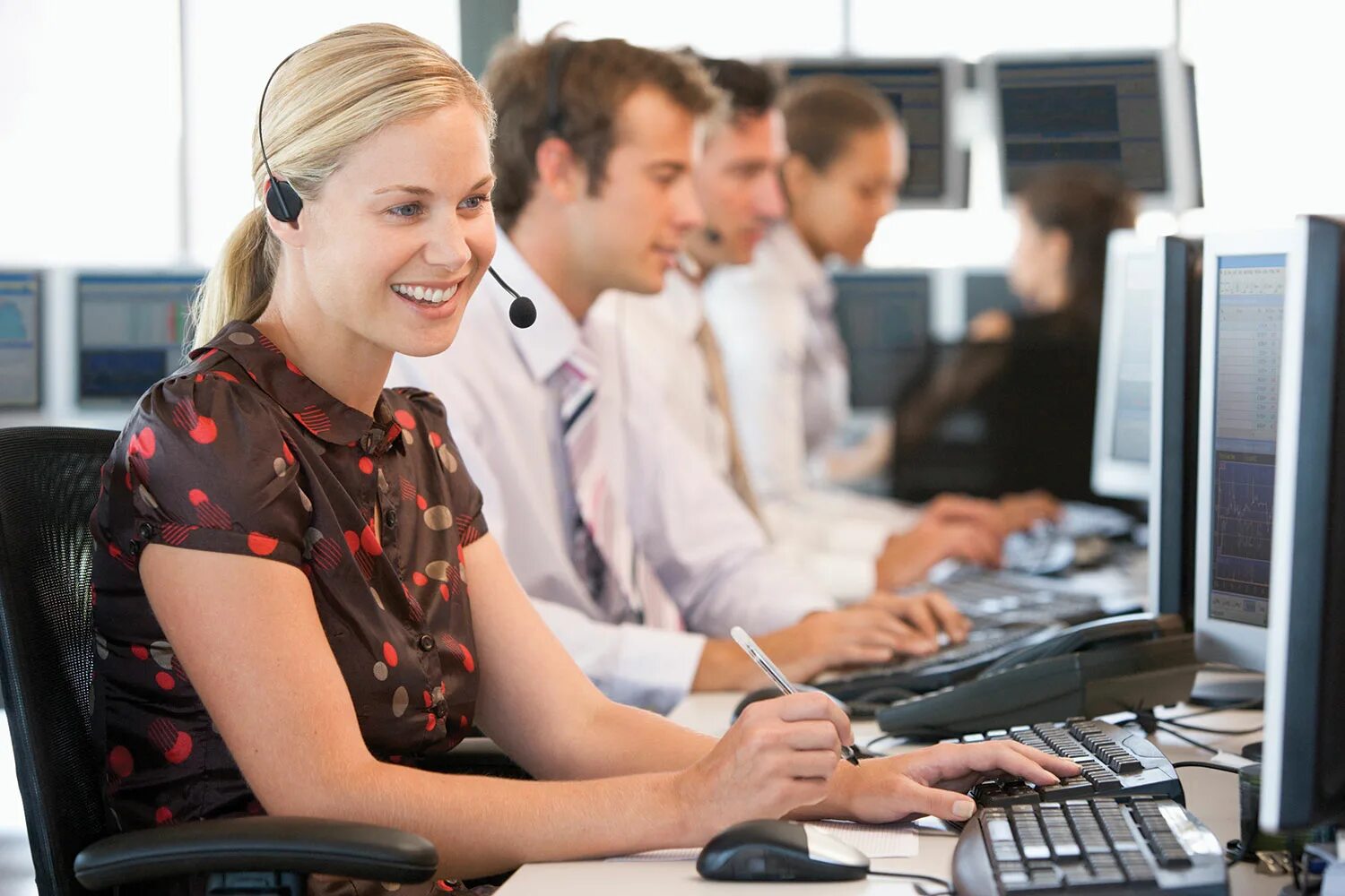 Оператор ПК. Оператор в офисе. Специалист Call-центра. Диспетчер в офис