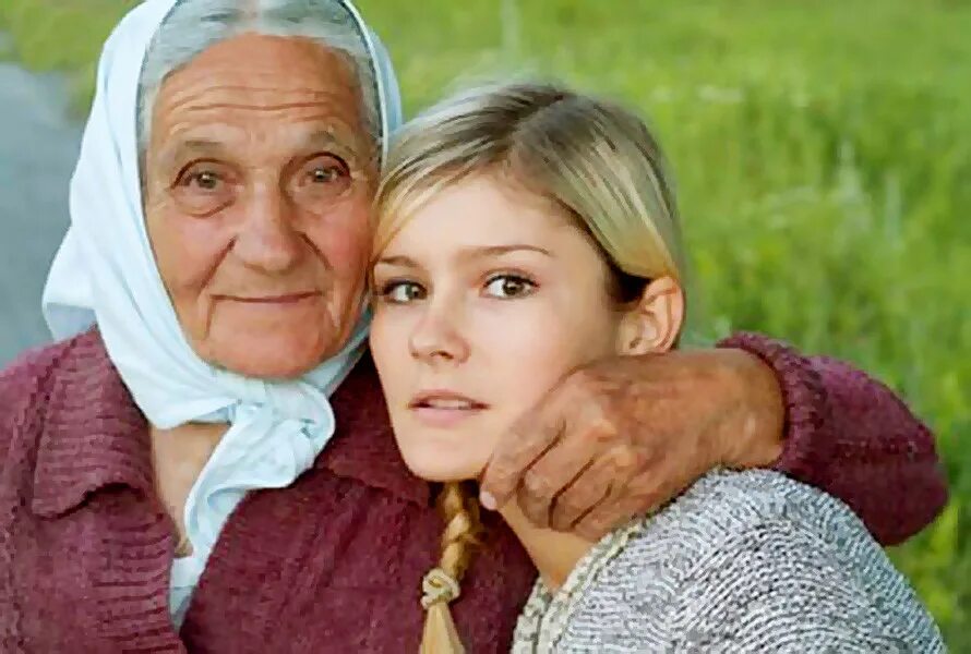 Русские пожилые мамы. «Бабушка и внучка»; Абдулхак Абдуллаев. Мудрая бабушка. Бабушка и взрослая внучка. Старая женщина.