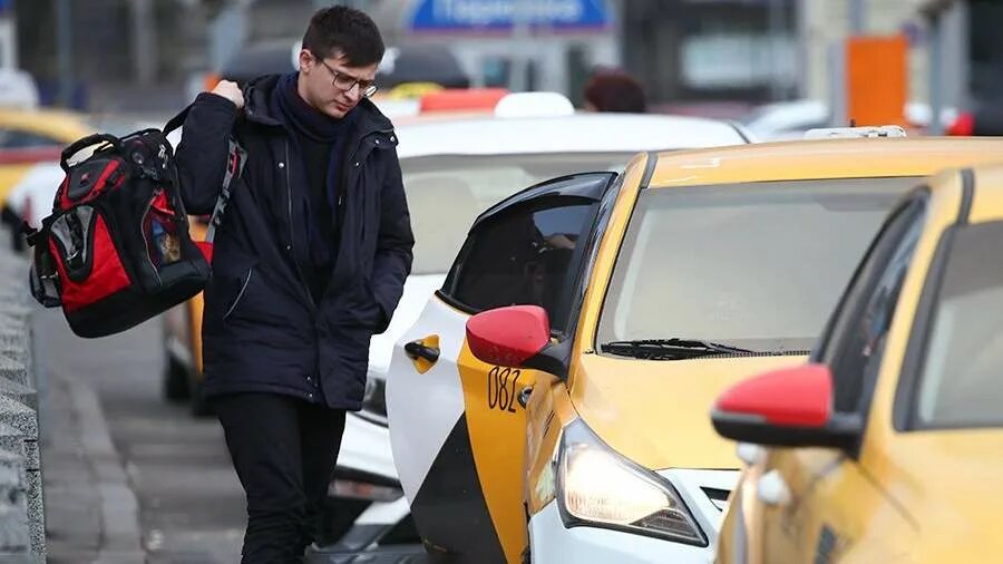 Таксисты работают в москве. Таксист. Важный таксист. Вакансии такси в России. Стоит ли работать таксистом в Хорватии.