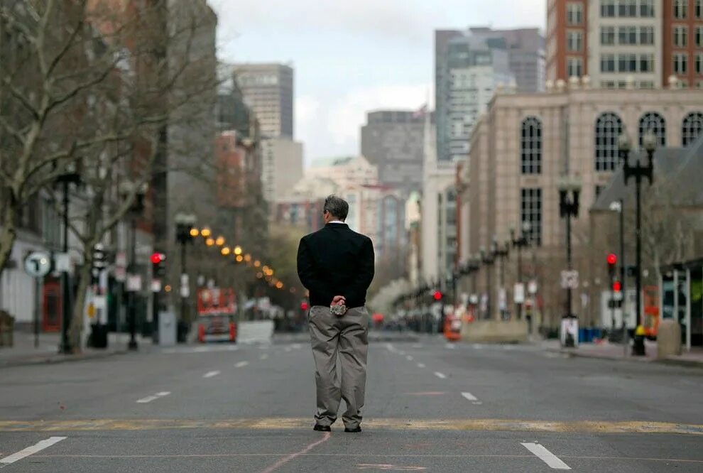 Terry wilson-slesser. Люди на улице. Gary moore back on the streets. Back on the street. Back on the street.