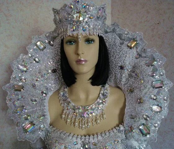 Корона снежная королева. Корона для карнавального костюма. Костюм императрицы взрослый. Корона своими руками. Королевский воротник.