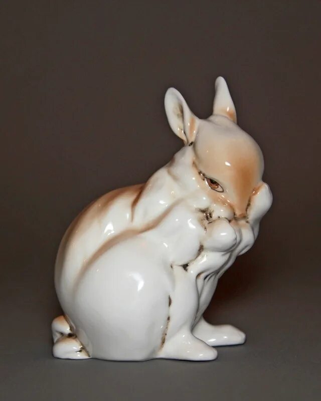 Фарфор кролик. Meissen с кроликом. Фарфоровый кролик. Фарфоровые статуэтки кролик. Фарфоровая фигура кролика.