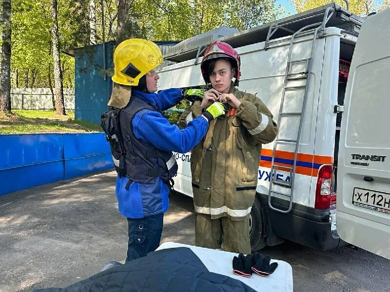 Мчс поисково спасательная служба. Спасатели раз. Спасатели мчс россии сход лавины. Спасатели мчс россии. Спасатель мчс.