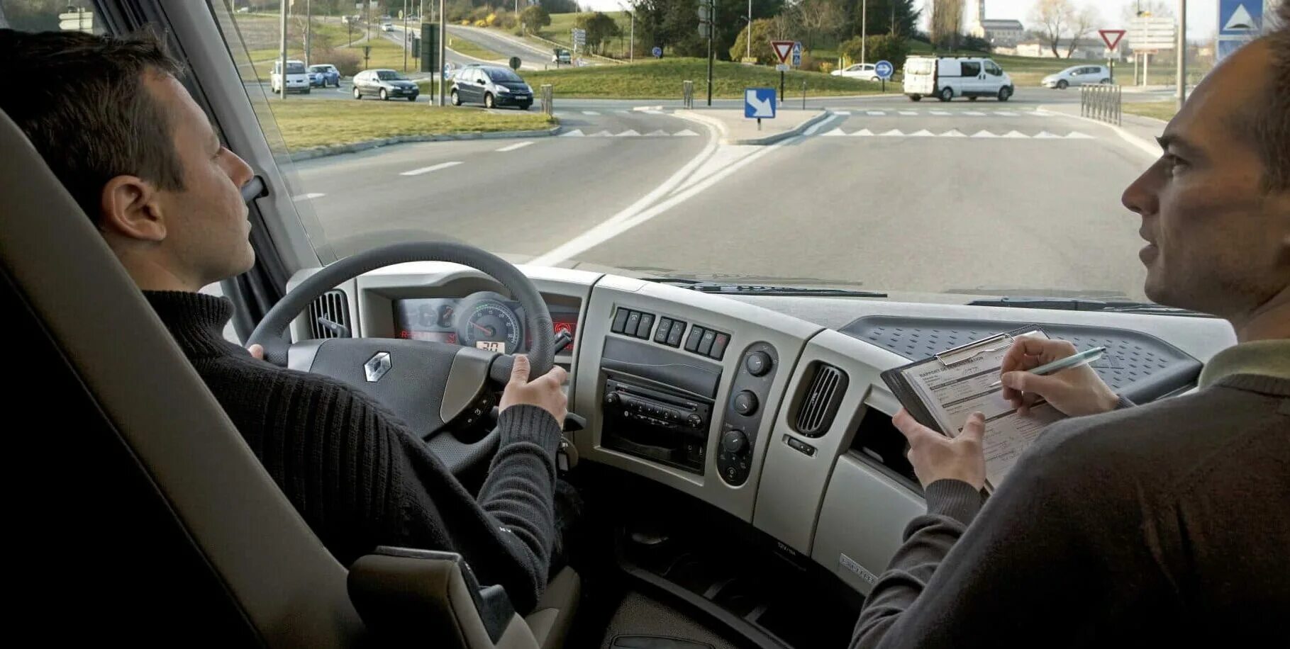 Курьер на автомобиле. Водитель категории с. Картинка get driving license. Водитель экспедитор. Водитель категории с.