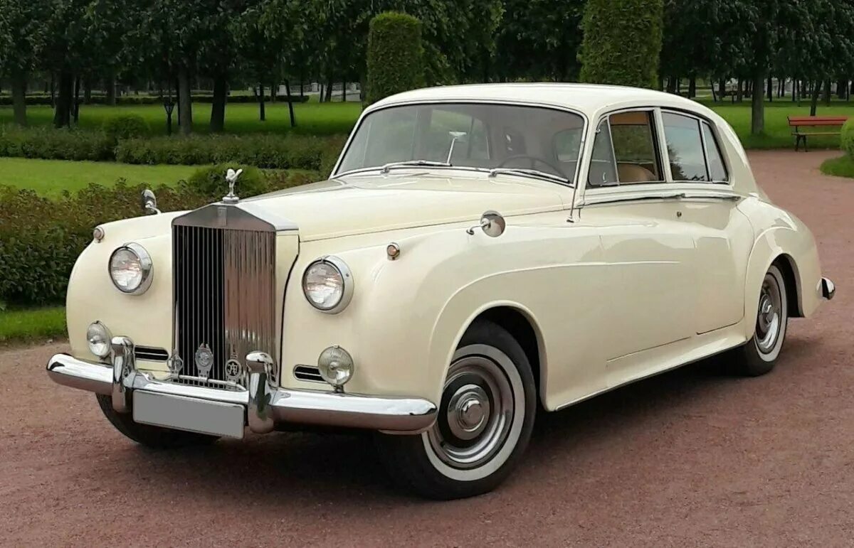 Plymouth 4 door 1934. старые надежные автомобили. ржавый москвич 402. советские машины. Mercedes-benz w186.