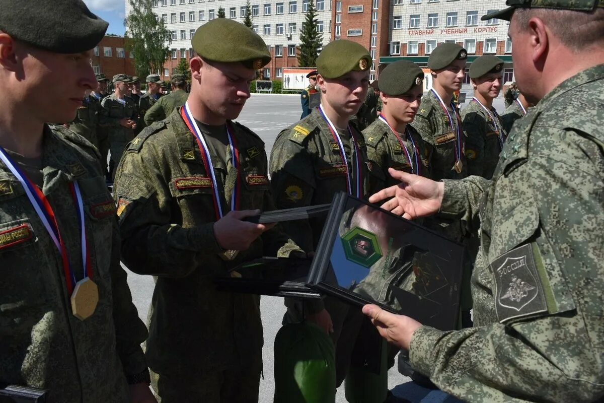 Новосибирск военные. НВВКУ Новосибирск Войсковая разведка. Новосибирск училище спецназа гру. Курсанты НВВКУ. Новосибирское военное училище Факультет разведки.