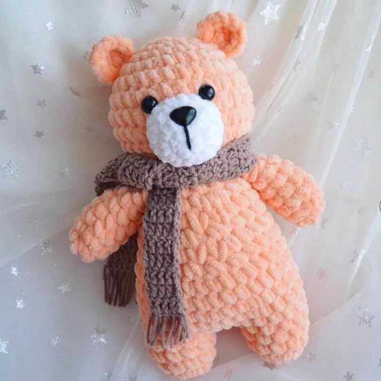 Мишка амигуруми юлии чебановой. Мишка из плюшевой пряжи в пижамке. Мишка из плюшевой пряжи. Мишка из плюшевой пряжи. Медведь из пряжи крючком.