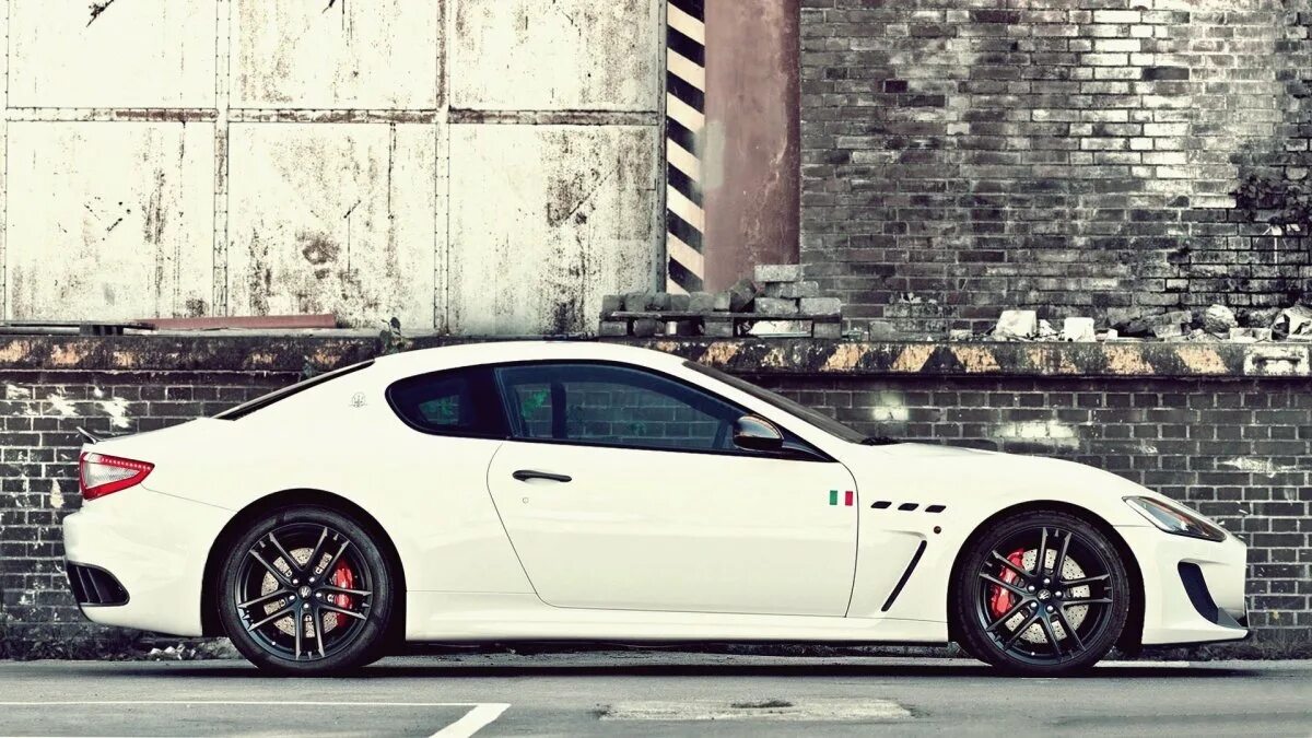 Maserati GRANTURISMO белая. Maserati GRANTURISMO White. Maserati GRANTURISMO Side. Мазерати сбоку