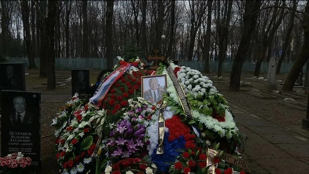 Курск похоронили. Могила Михаила Алексеевича Булатова. Памятник Михайлову в Курске.