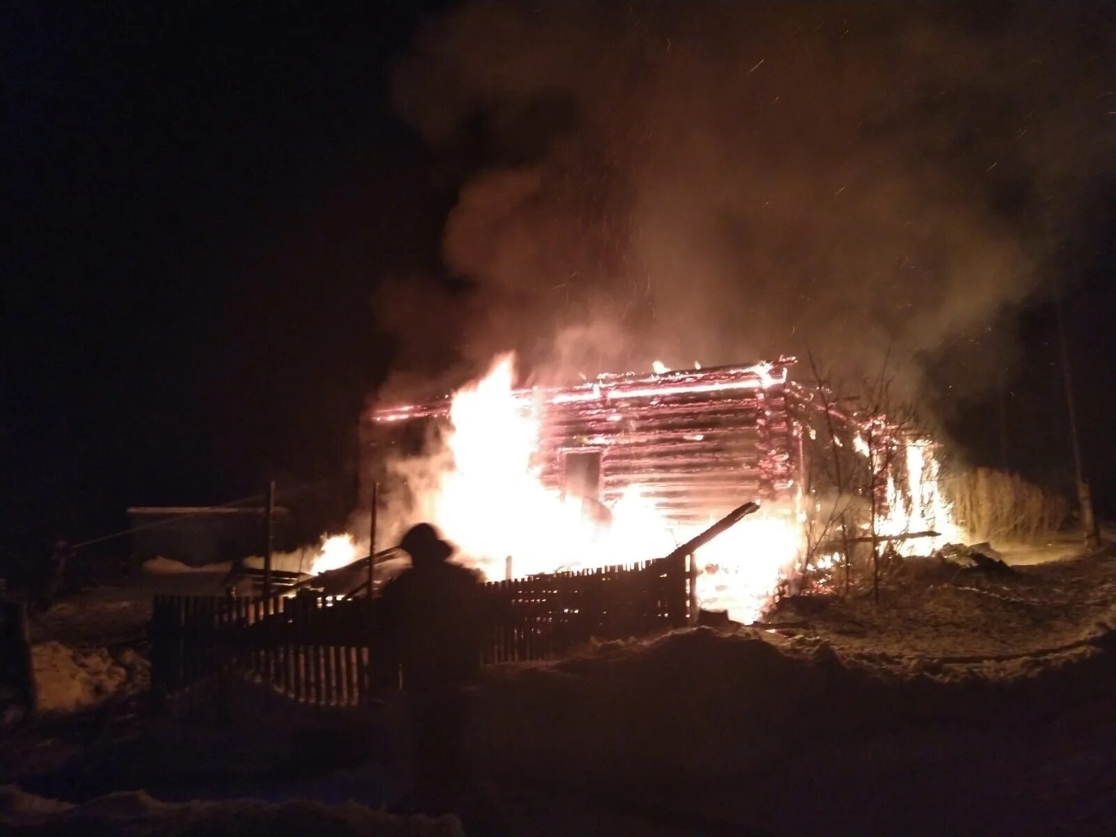 Сгорело 6 г. Нолинский район пожар. Пожар в белой Холунице. Пожар в Нолинске Кировской области. Село Ботыли Нолинский район.