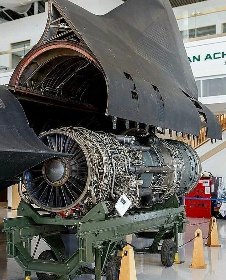 Мотор истребителя. Lockheed SR-71 двигатель. Двигателя Pratt Whitney j58. Pratt & Whitney j58. SR-71 Блэкберд двигатель.