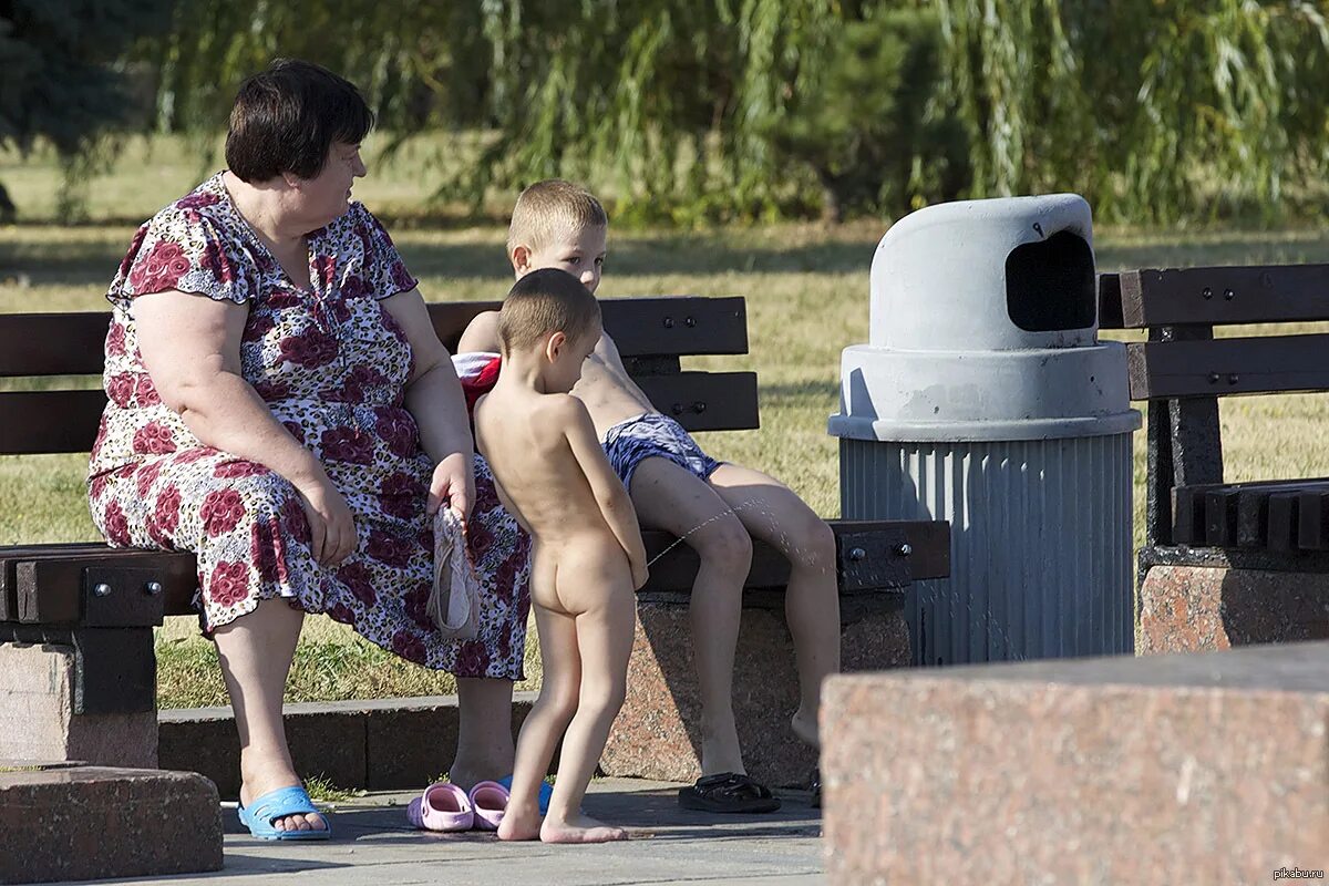 Приспичило. Мальчику приспичило. мальчику приспичило в туалет.