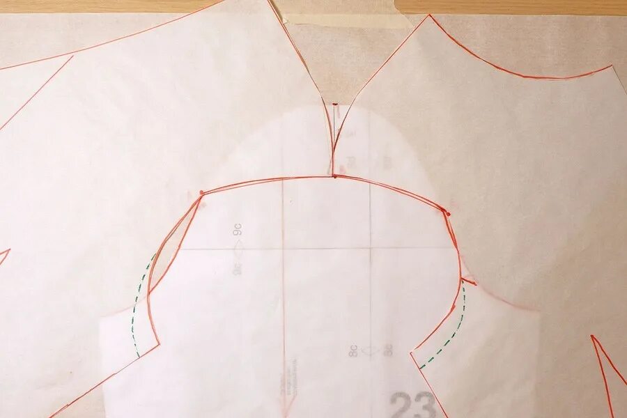 Моделирование платья. Как сшить плечи. Выкройка цельнокройный воротник стойка рукав реглан. Основа выкройки втачной рукав. Как сшить плечи.