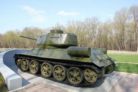 Стоящий т 34