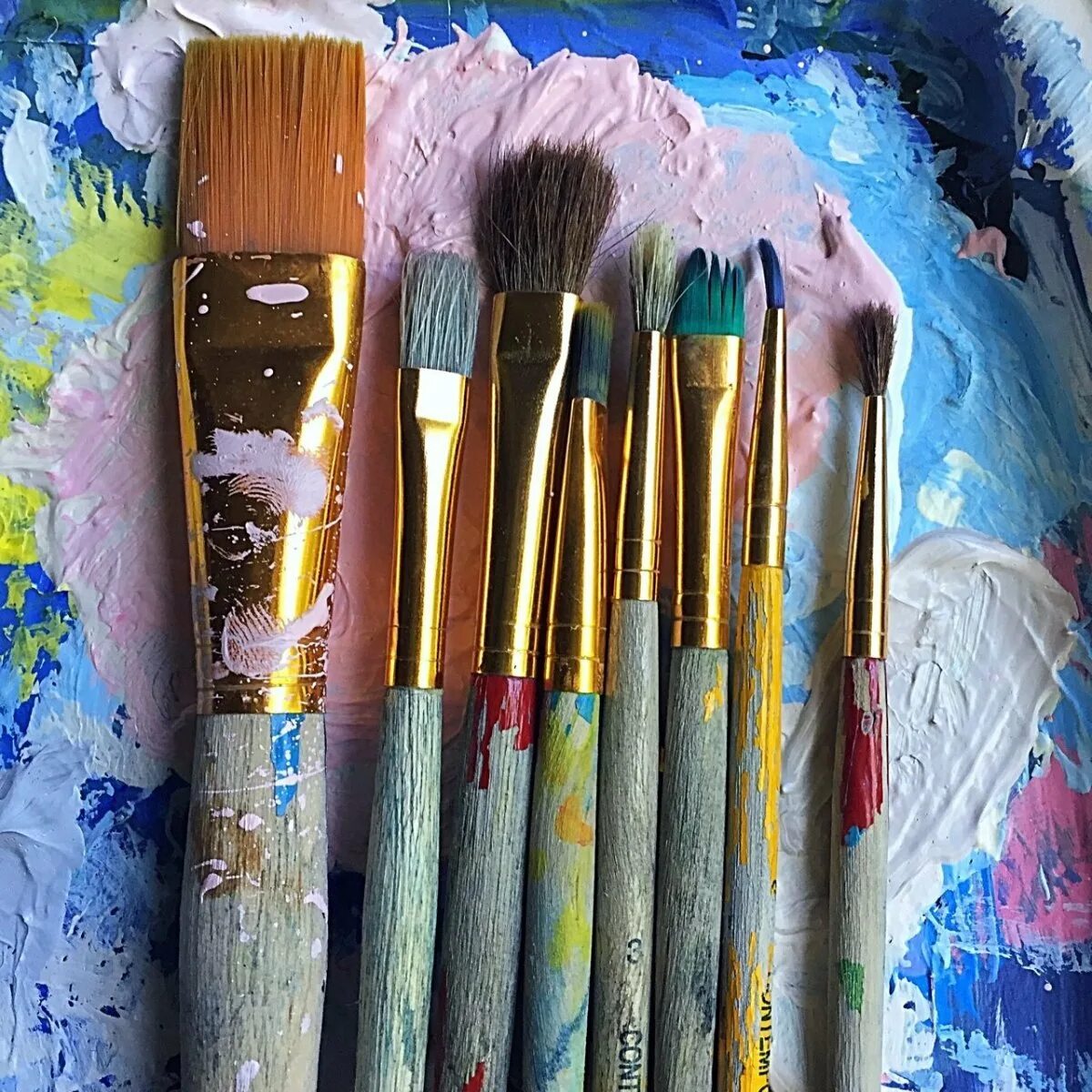 Pencils brushes. Кисти и краски. Красивые Кисточки для рисования. Кисти и краски художника. Рисование кисти краски.
