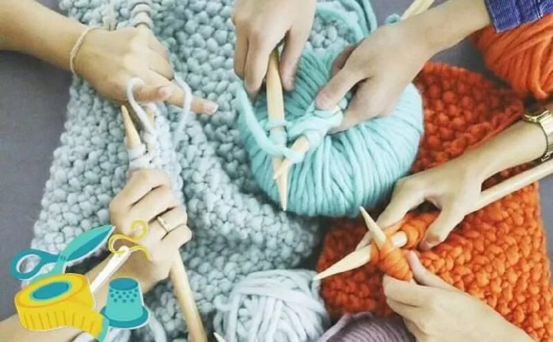 Knitting hands. Курсы вязания. Вязание это искусство. Художественное вязание. Кружок вязания.