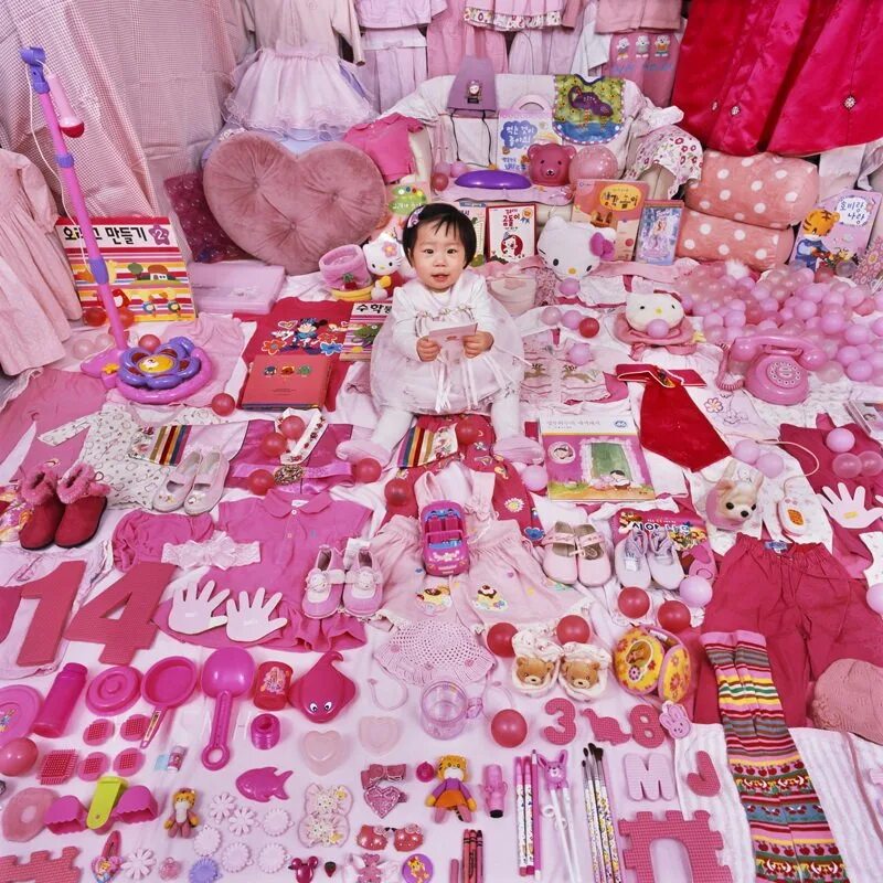 Девочку много игрушек. Розовые вещи и игрушки. Много игрушек для девочек. Детские тренды игрушки. Розовые предметы.