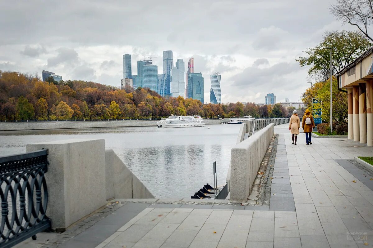 Набережные москвы для прогулок. Лужники набережная. Лужнецкая набережная Москвы-реки;. Набережная Москвы реки Лужники. Лужнецкая набережная Набережные Москвы.