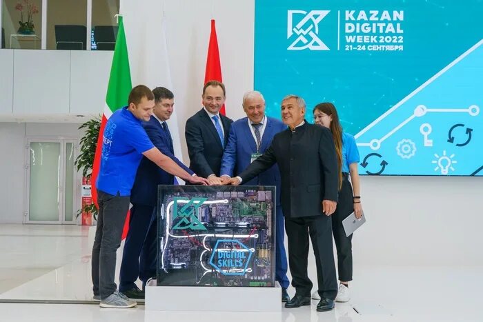 Week 2022. Week 2022. Выставке "транспортная неделя 2022". Kazan digital week 2022. Электронная неделя на алтае 2022.