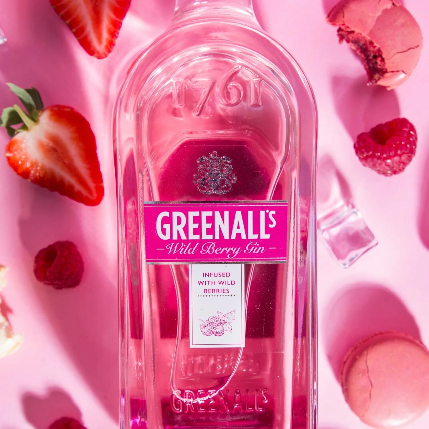 Ягодный джин. Барристер wild berry fruits. Джин гордонс клубничный. Фриман ягодный джин. Джин ягодный.