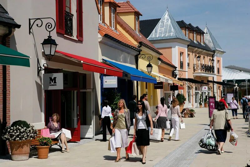 Аутлет la Vallee Village. Валле Вилладж в Париже. Аутлет Вертхайм Вилладж Германии. Ля Виладж аутлет фото Париж. Full village