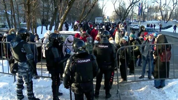 Суд арестовал гражданина Франции на 7 суток за митинг в Москве. Митинги 2x2. Митинг 02