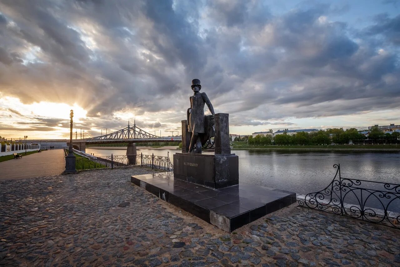 Рейтинг твери. Тверь достопримечательности фото. Районы тверской области. Тверская область на карте. Тверь население численность.