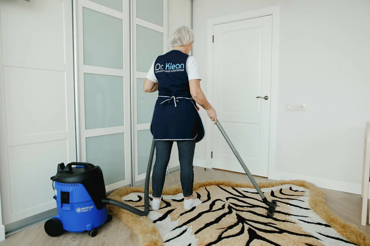 уборка помещений клининг. клининг нижегородская. уборщица. клининговая компания нижний новгород. клининг в аэровокзале.
