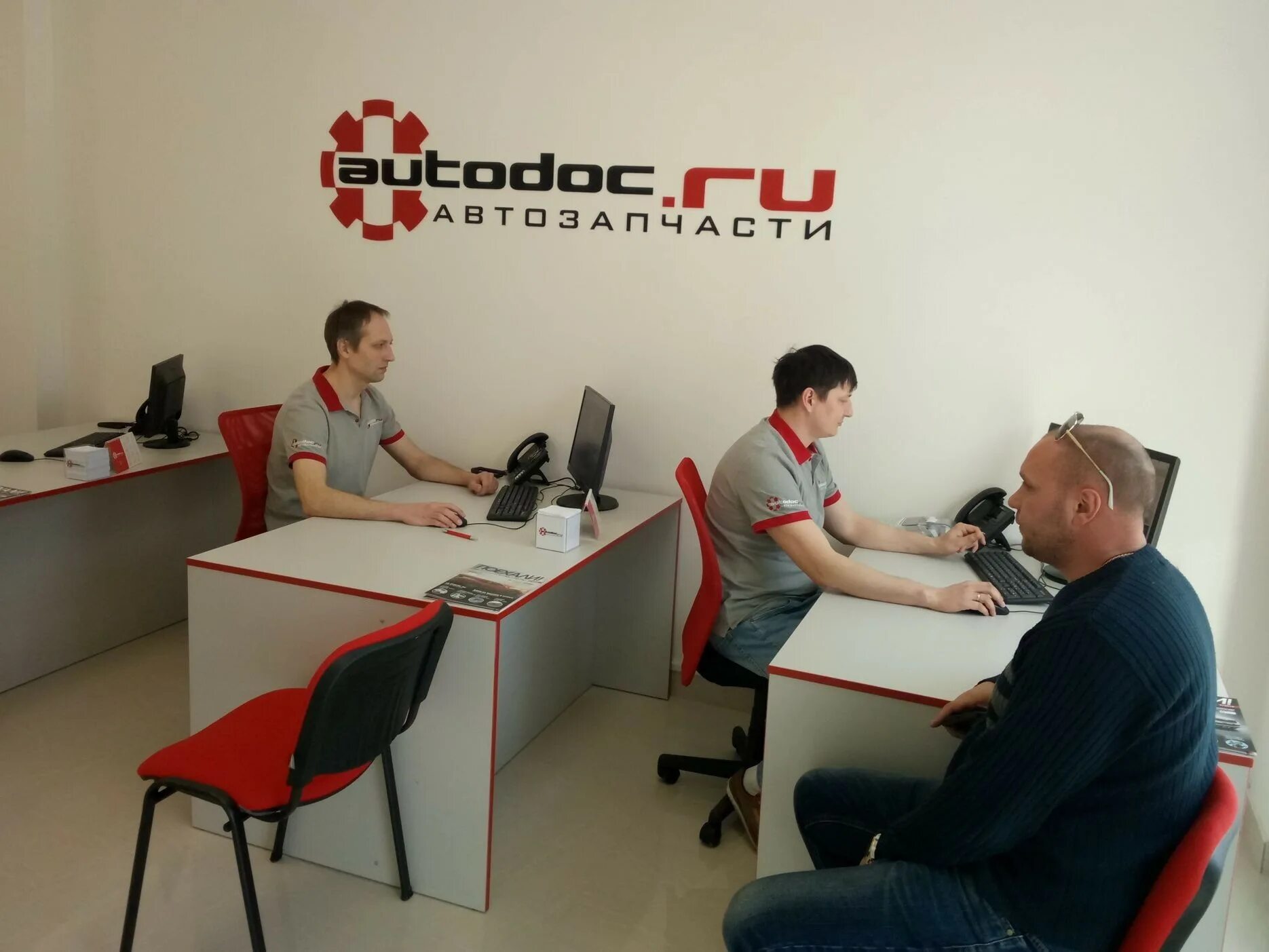 Автодок запчасти. Autodoc 2. Магазин автозапчастей autodoc. Autodoc. Программу автодок-клиент.