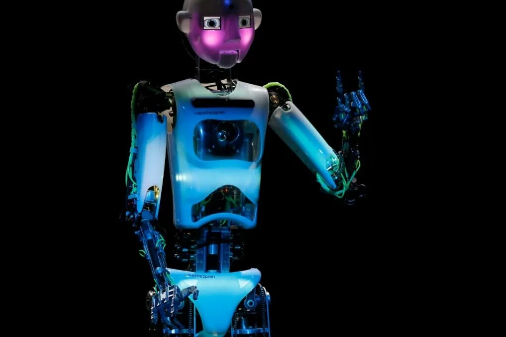 A robot is a special. Робот. Робототехника. Бытовые роботы. Робот картинка.