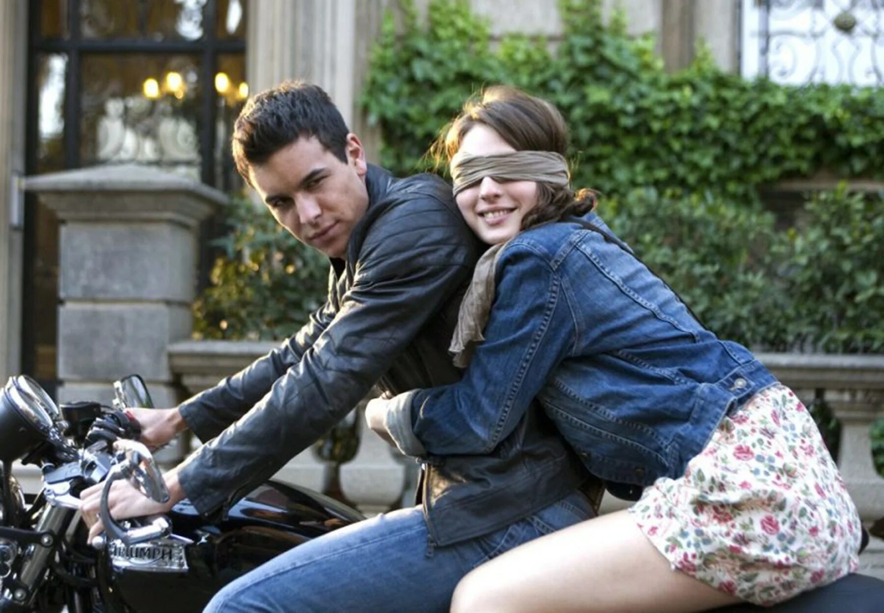 Рост султана косена. Марио касас и мария вальверде три метра над уровнем неба. Три метра над уровнем неба 3 баби. Марио касас три метра над уровнем моря. 3 метра как выглядит.