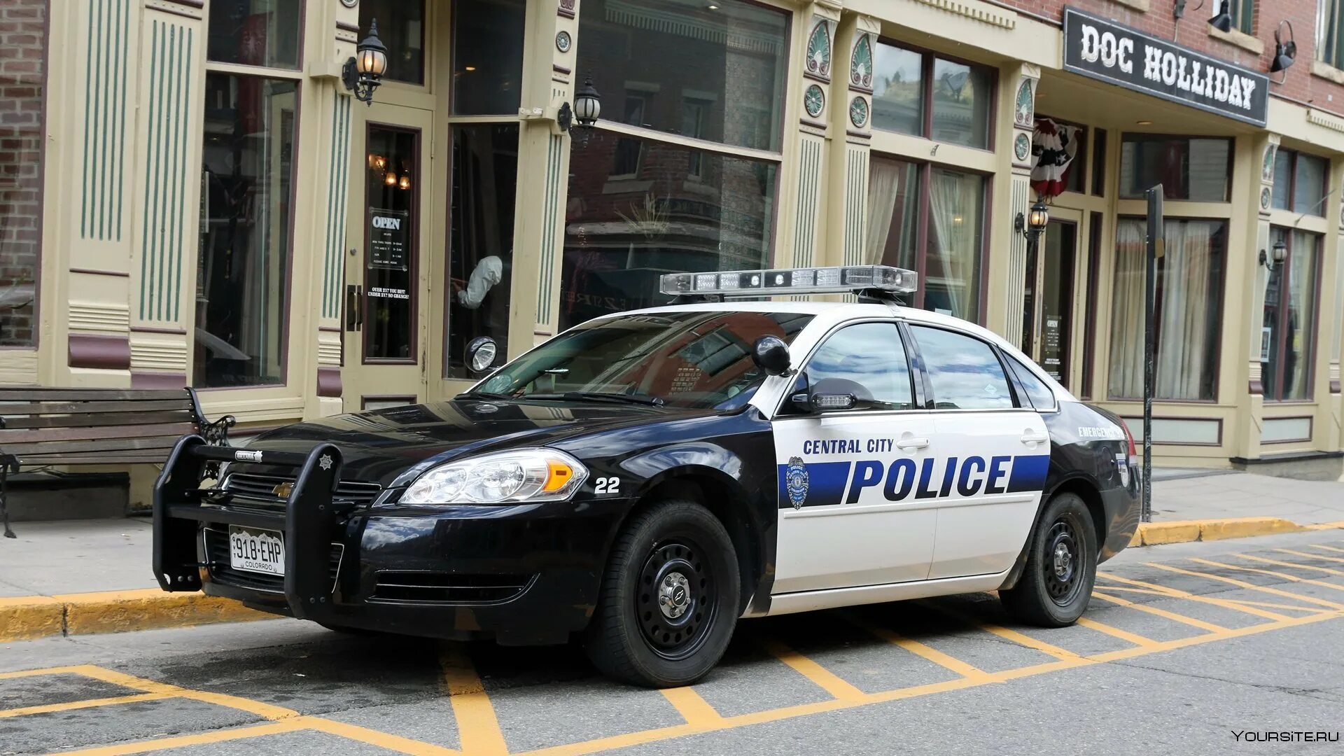 Полицейские машины в америке. Шевроле ФБР седан. Dodge Charger NYPD. Мазда 626 американская Полицейская. Форд фокус американская Полицейская машина.