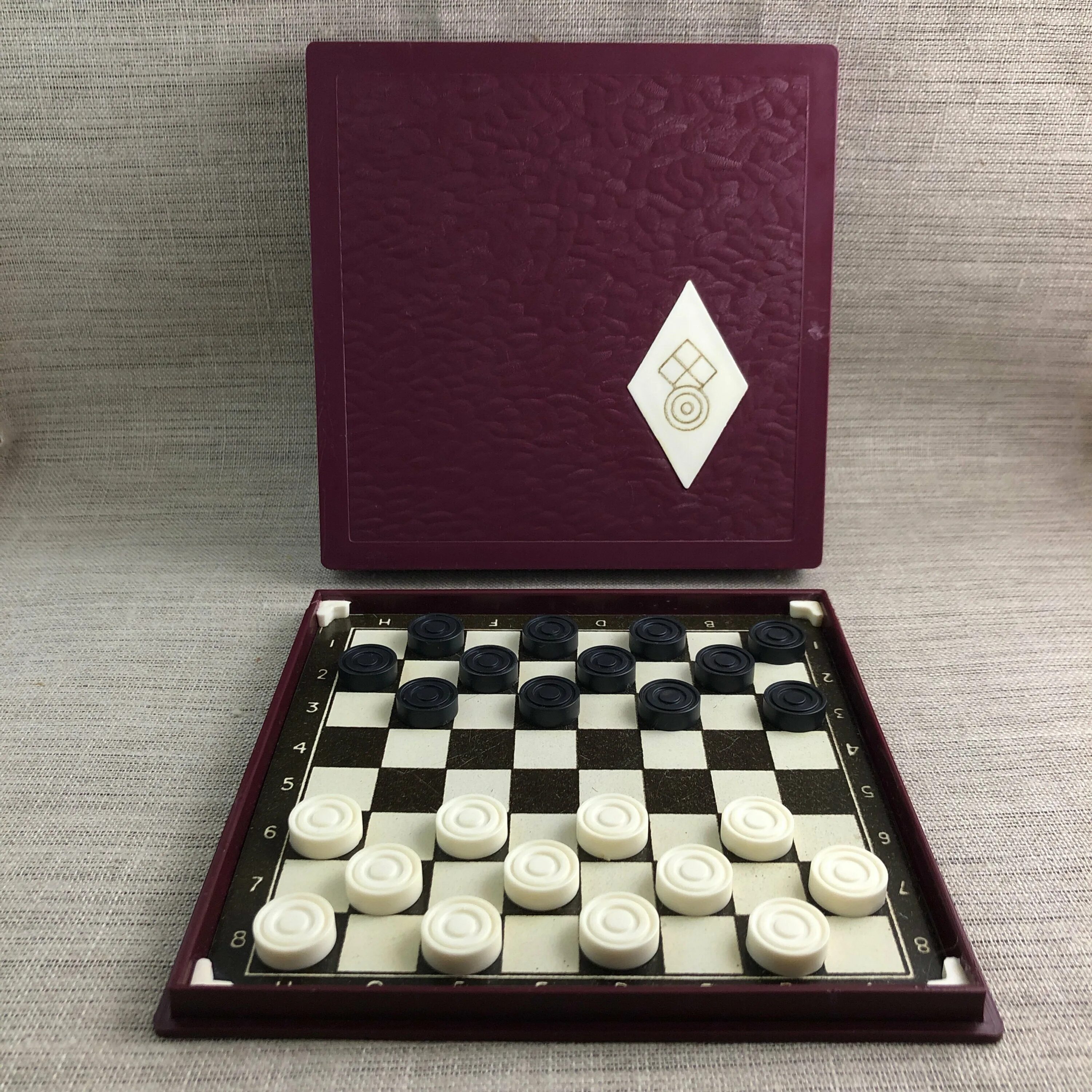 шашки zez sport 7880s. шашки ссср пластиковые с узором. шахматы походные. шашки магнитные дорожные а004. шашки пластик, 13x7x3см.