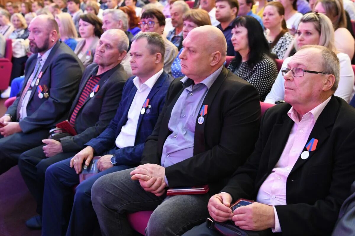 Празднование дня металлурга в новокузнецке 2025. Праздник металлурга 2025. почетный металлург. празднование дня металлурга. с днем металлурга.