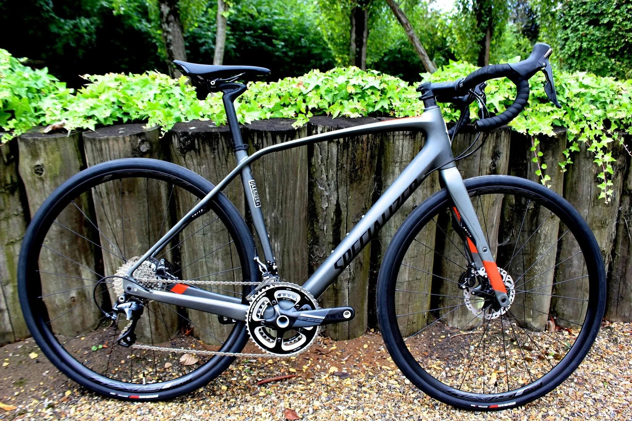 Гравийник specialized. Велосипед Gravel specialized. Шоссейный велосипед гравел. Specialized Gravel Bike. Specialized diverge