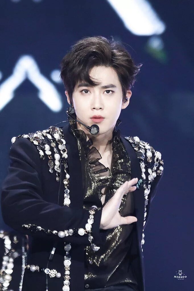 Сухо корейский певец. Suho exo. Suho exo. Сухо 2019. Exo greeting 2019.