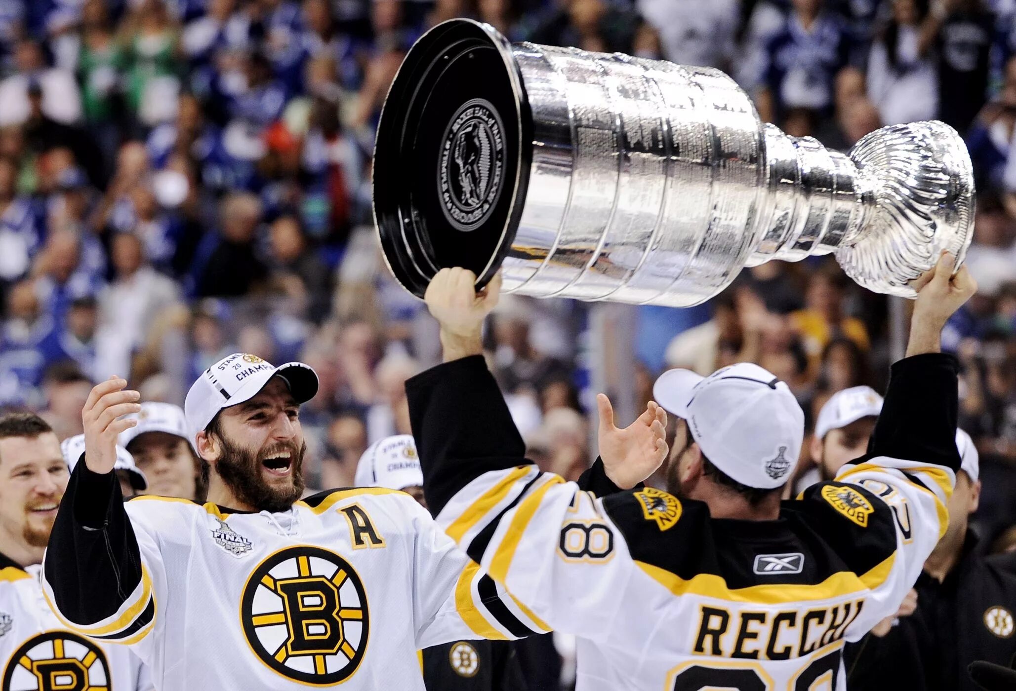 Хк бостон. Бостон Брюинз. Бостон Стенли Кубок Стэнли. NHL Boston Bruins. Бостон Кубок Стэнли 2006.