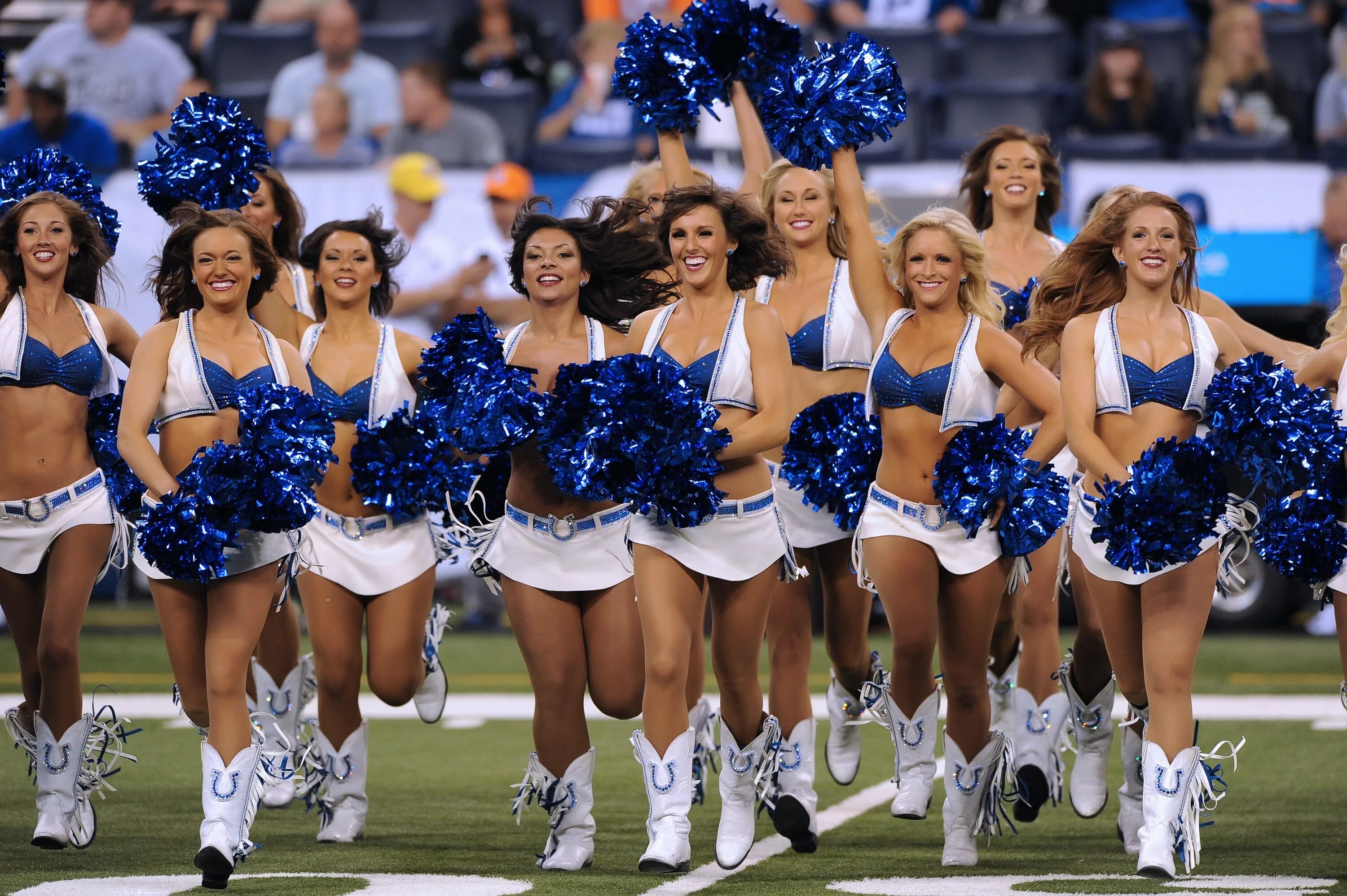 Аризона кардиналс чирлидерши. Черлидинг сша. Черлидерши с помпонами. Черлидерши видео. Команда черлидерш.