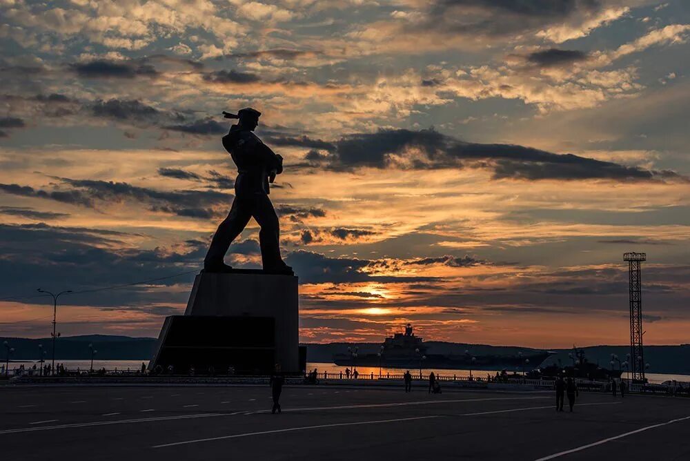 Североморск. Североморск город герой. Североморск набережная. Североморск Алеша памятник лето. Вечер в Североморске..