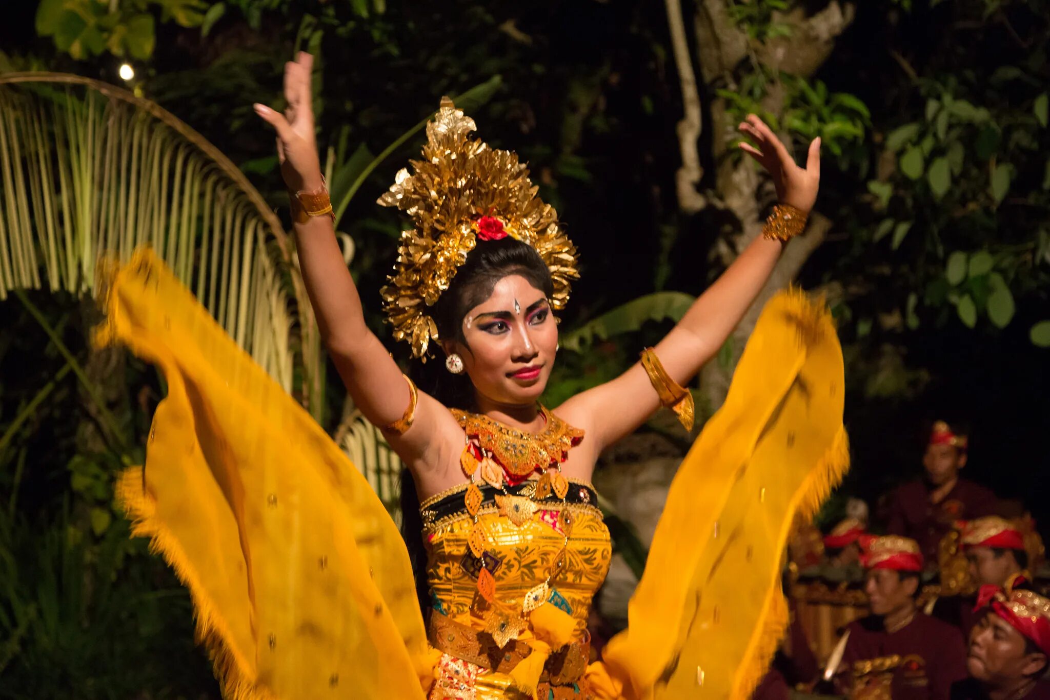 Бали танцы. Национальный костюм бали. Bali dance. Балийские танцовщицы. Национальный наряд бали.