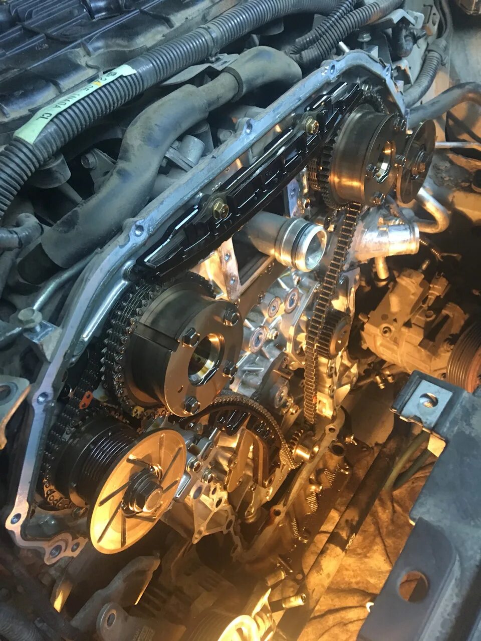 2 маслоканала поддон. 23797-ja10b прокладка. Замена цепи infiniti g35. Vq25hr прокладки маслоканалов. Infiniti g25 датчик давления масла.