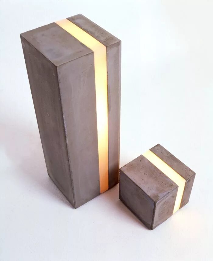 Concrete light. Светильник из бетона и дерева. Светильник из бетона куб. Светильники дерево бетон. Дизайнерские изделия из бетона.