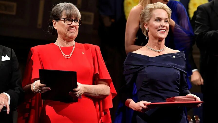 Первая женщина получившая нобелевскую премию. Сельма лагерлёф портрет. Награждение нобелевской премией. Первая женщина получившая нобелевскую премию. Первая женщина получившая нобелевскую премию.