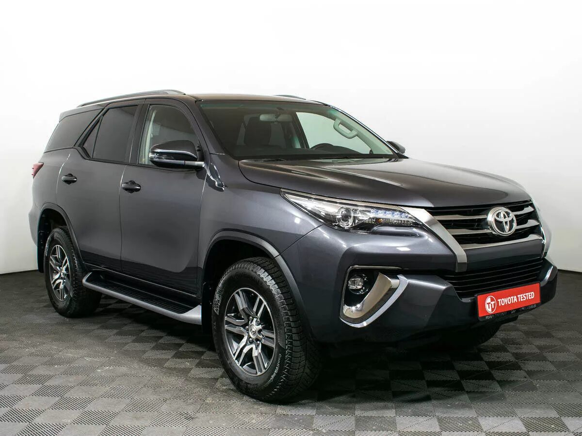 тойота фортунер 2018 серый металлик. тойота фортунер sw4 год2013-2017.