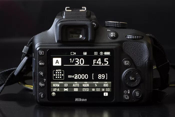 Как качественно настроить фотоаппарат. Фотоаппарат Nikon d3200 кнопки. Фотоаппарат Nikon d3400. Nikon d3100 Kit затвор. Видоискатель Nikon d7100.