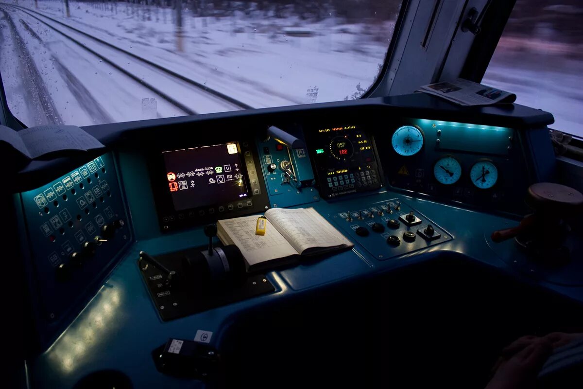 кабина локомотива эп1м. ил-76мд-90а кабина. кабина паровоза лв. 81-717. кабина ливен.