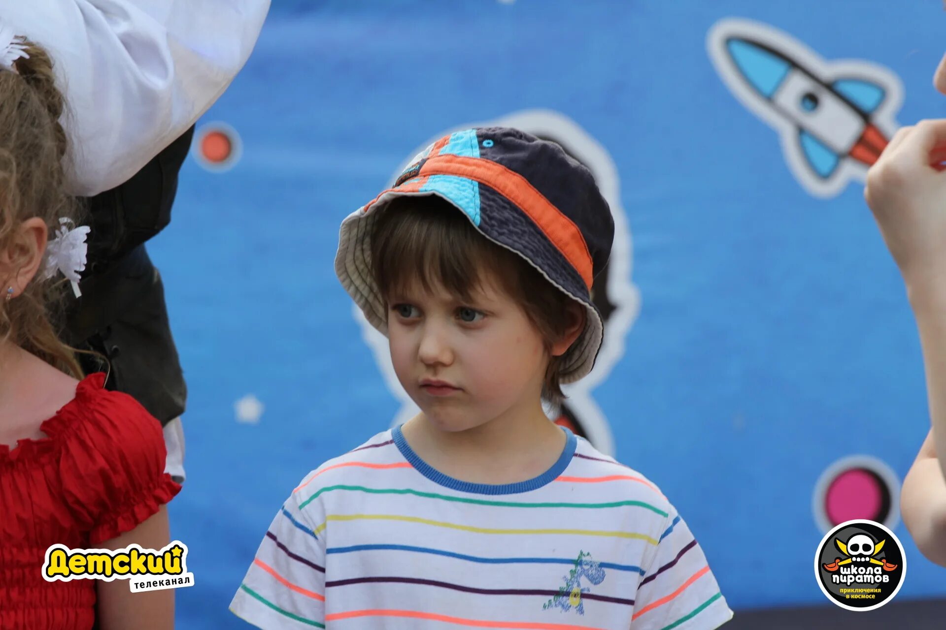 телеканал детский школа героев. куча мала чебоксары ведущие. детское российское телевидение. слэш анонс телеканал детский 2011. школа пиратов телеканал детский.