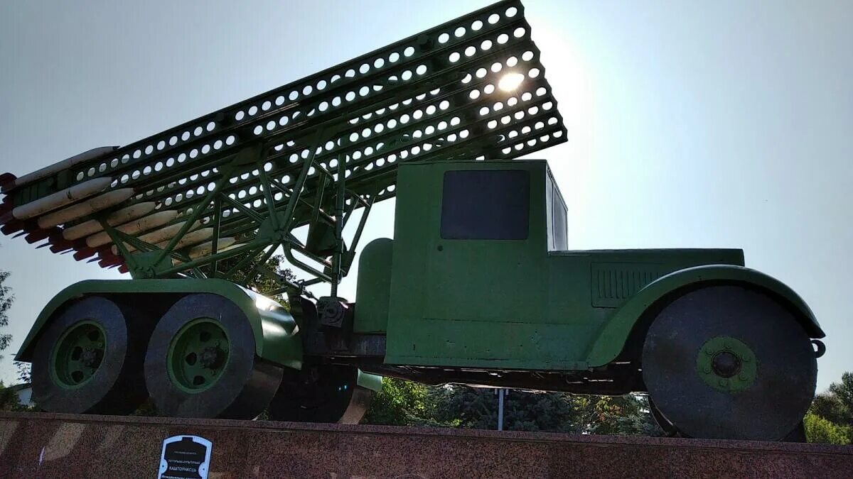 Реактивная система залпового огня бм-13 катюша. Машина бм-13 "катюша". Бм-13 катюша в бою. Бм13 катюша воронеж. Бм-13 студебеккер.